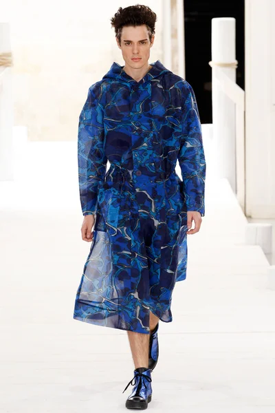 Look 25